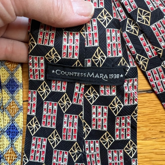 LOT OF 3 COUNTESS MARA SILK TIES - Picture 10 of 13